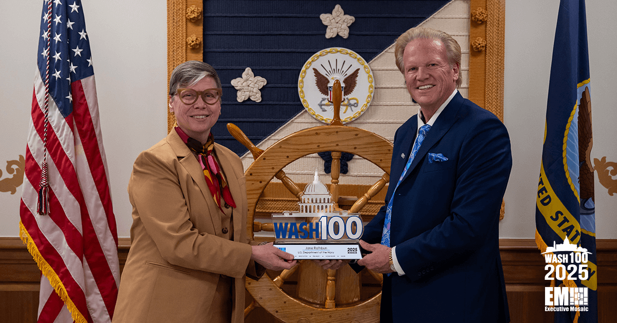 navy-cio-jane-rathbun-accepts-2025-wash100-award-from-executive-mosaic