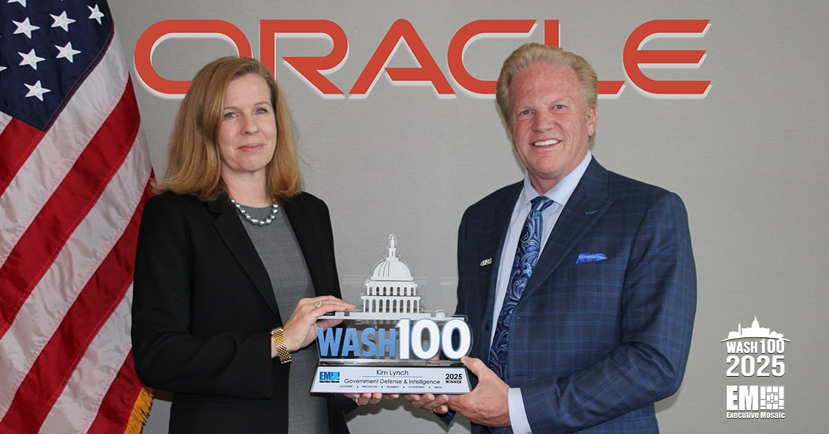 executive-mosaic-ceo-jim-garrettson-presents-2025-wash100-award-to-oracle-evp-kim-lynch